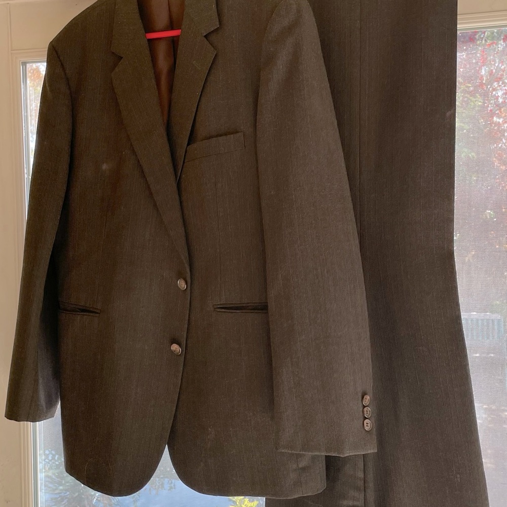 Men’s suit by Turnbull and Rhodes. Chest ~45” across. Pants 36” x 30”.